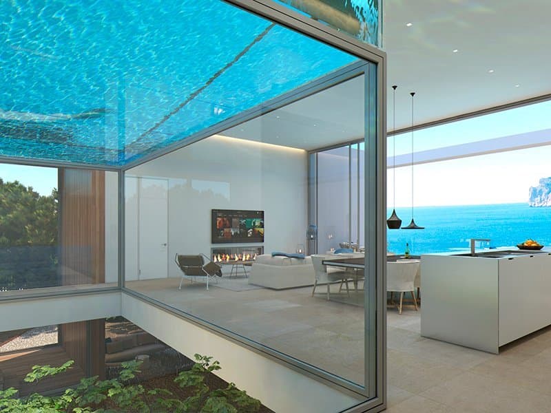 The luxury home swimming pool